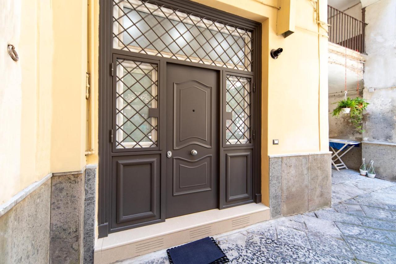 Centro Storico - Casa Con Wi-Fi E 4 Posti Letto In Via Dei Tribunali Apartment Naples Exterior photo
