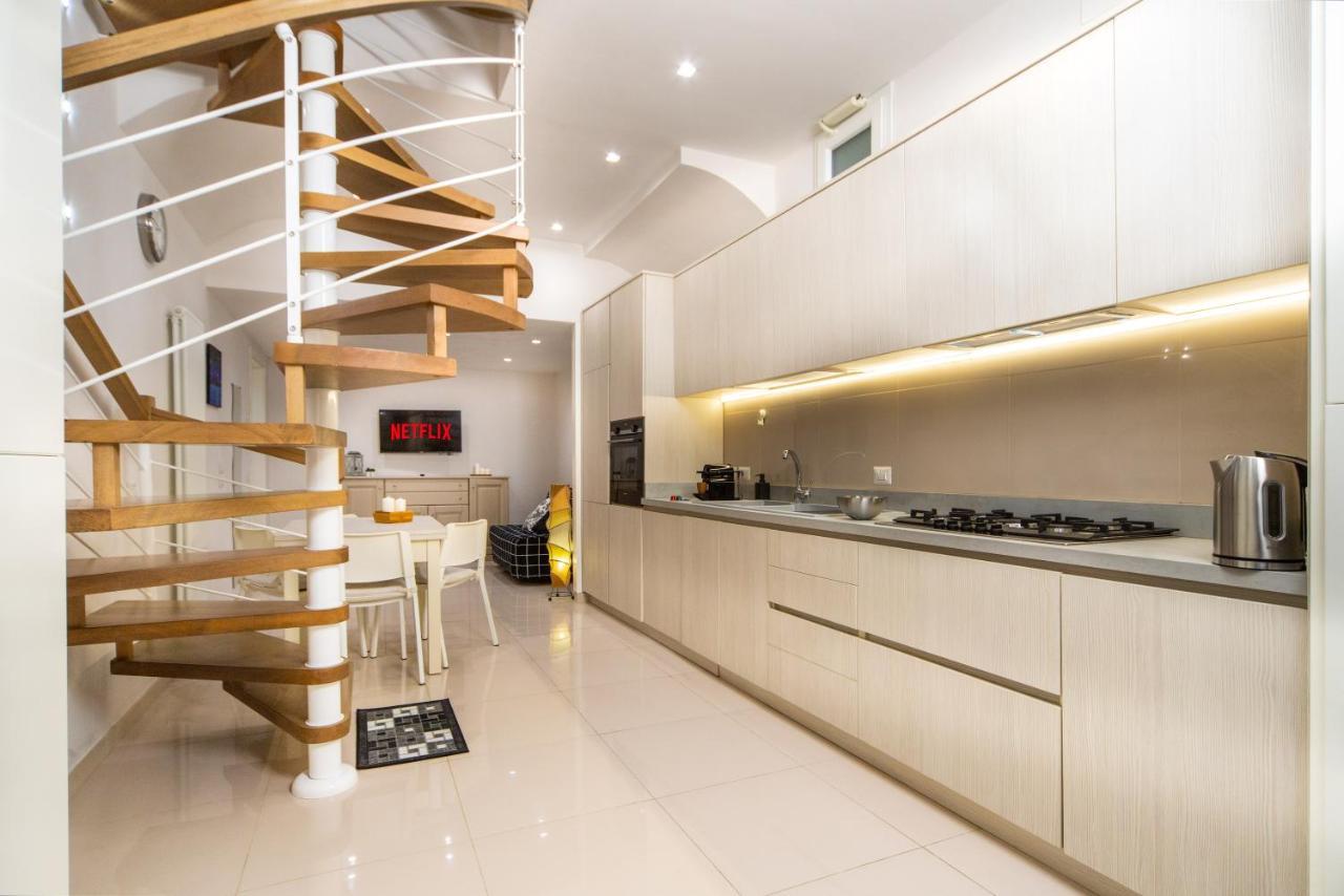 Centro Storico - Casa Con Wi-Fi E 4 Posti Letto In Via Dei Tribunali Apartment Naples Exterior photo