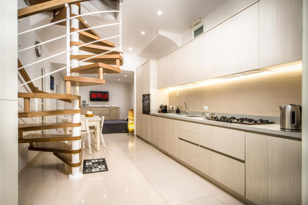 Centro Storico - Casa Con Wi-Fi E 4 Posti Letto In Via Dei Tribunali Apartment Naples Exterior photo